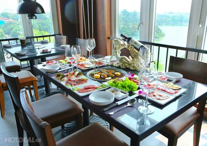 The Kitchen BBQ Buffet nằm ngay cạnh hồ Hoàn Kiếm