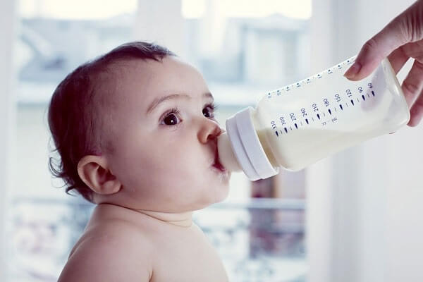 Sữa nào tốt cho trẻ sơ sinh nhất là câu hỏi nhiều bà mẹ quan tâm